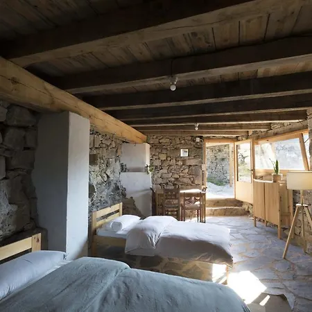 Mas Rural El Negre Hostel Ogassa