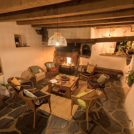 Hostel Mas Rural El Negre Ogassa
